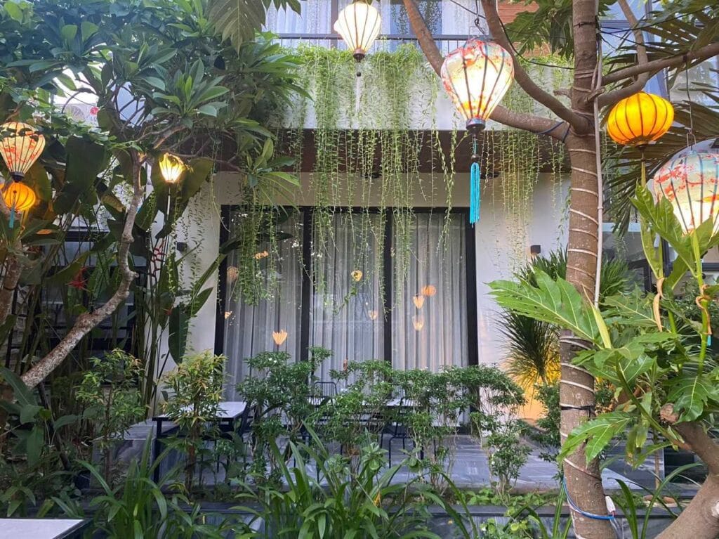 Garden View King Room in Hoi An – Bed and Balcony