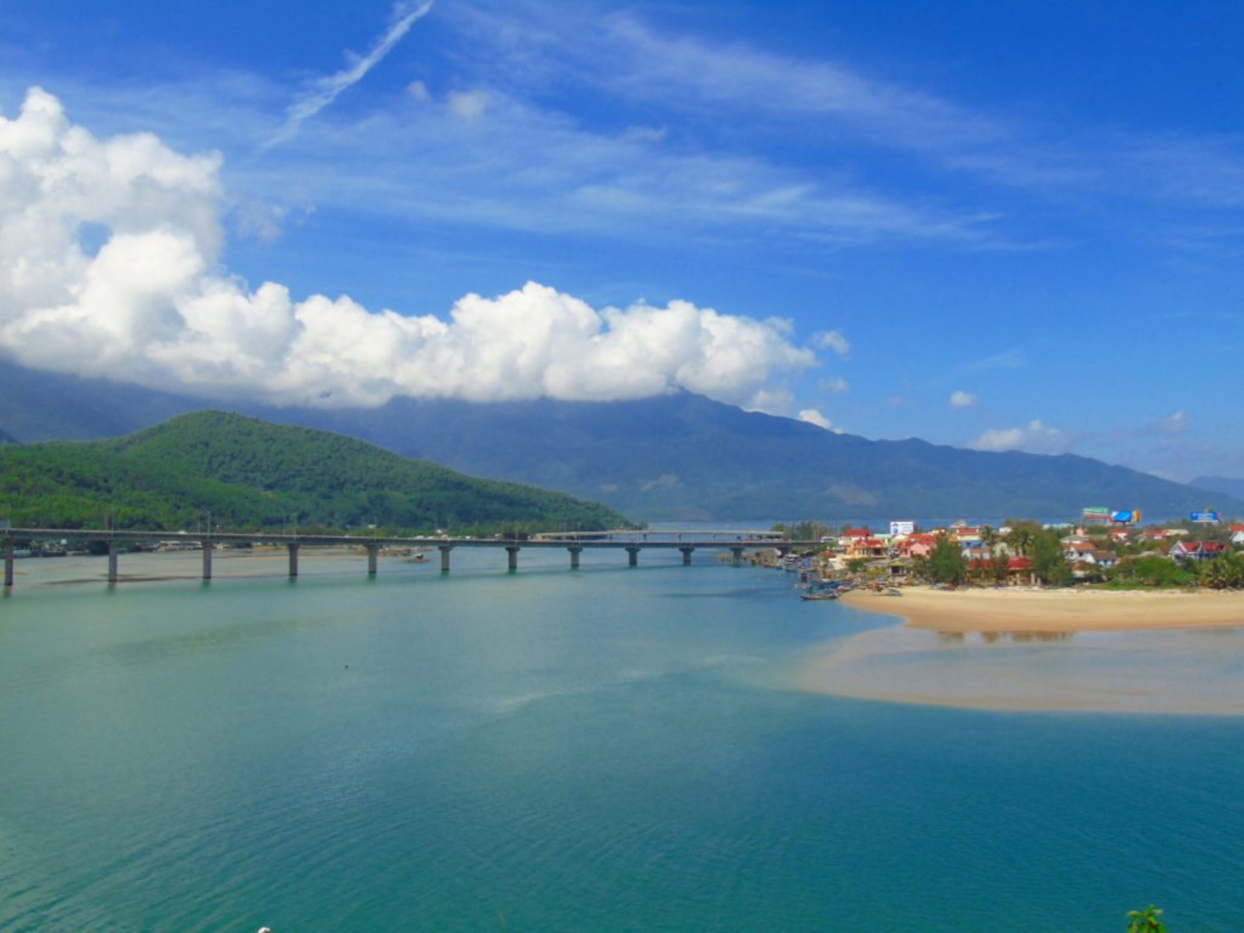 hai van pass da nang to hue private car