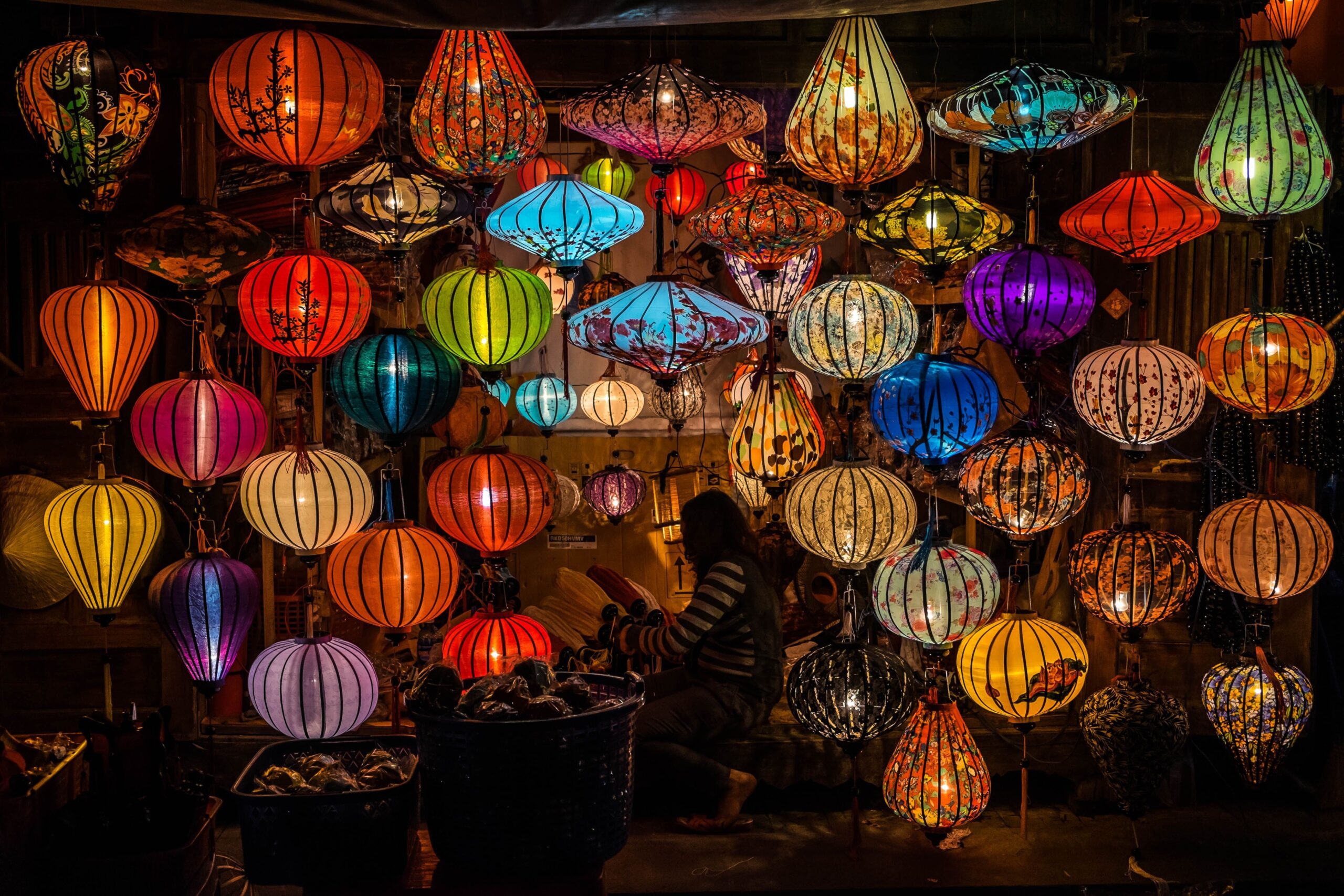 Street food on Hoi An market tour