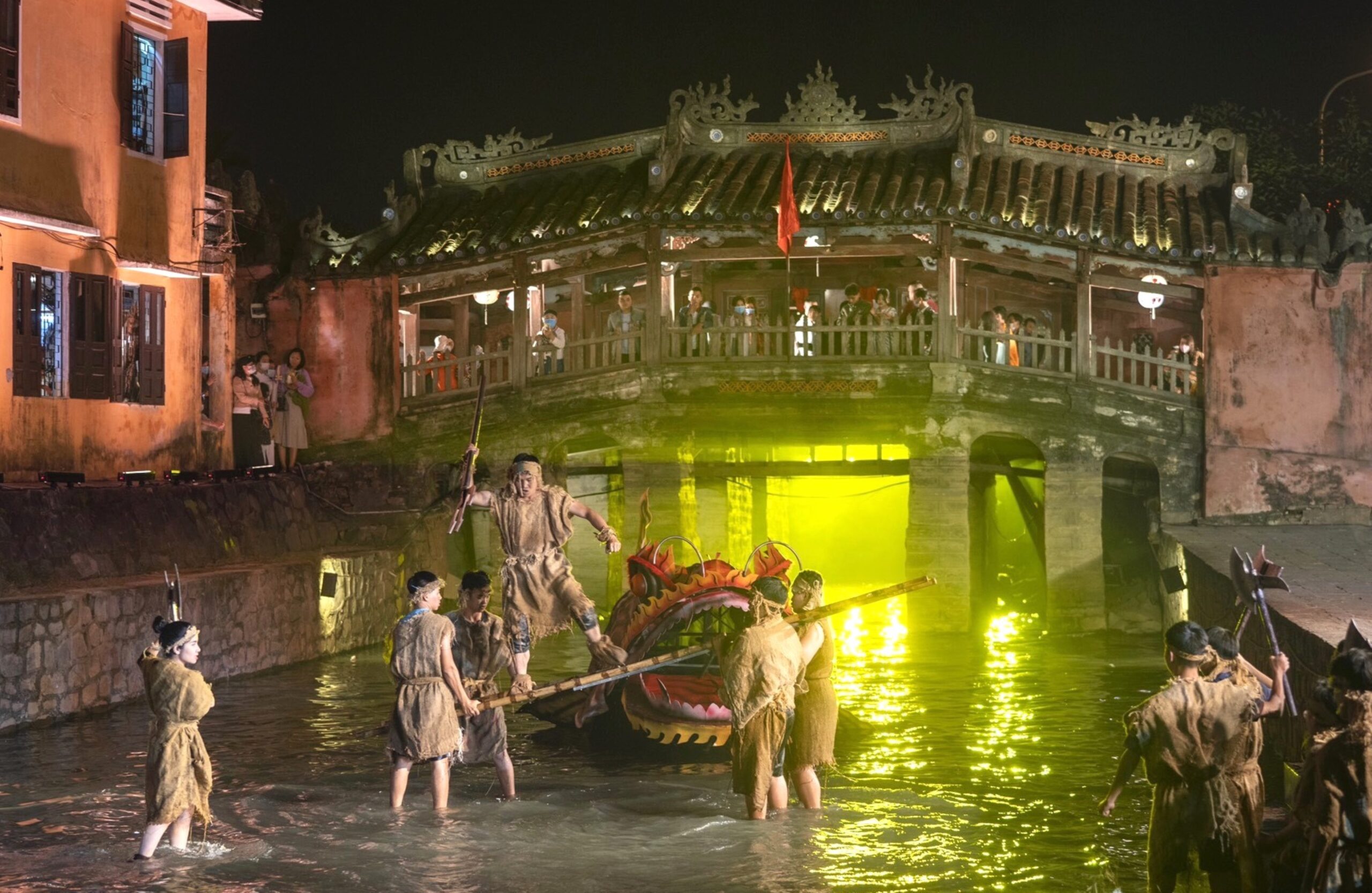 Exploring market during Hoi An tour