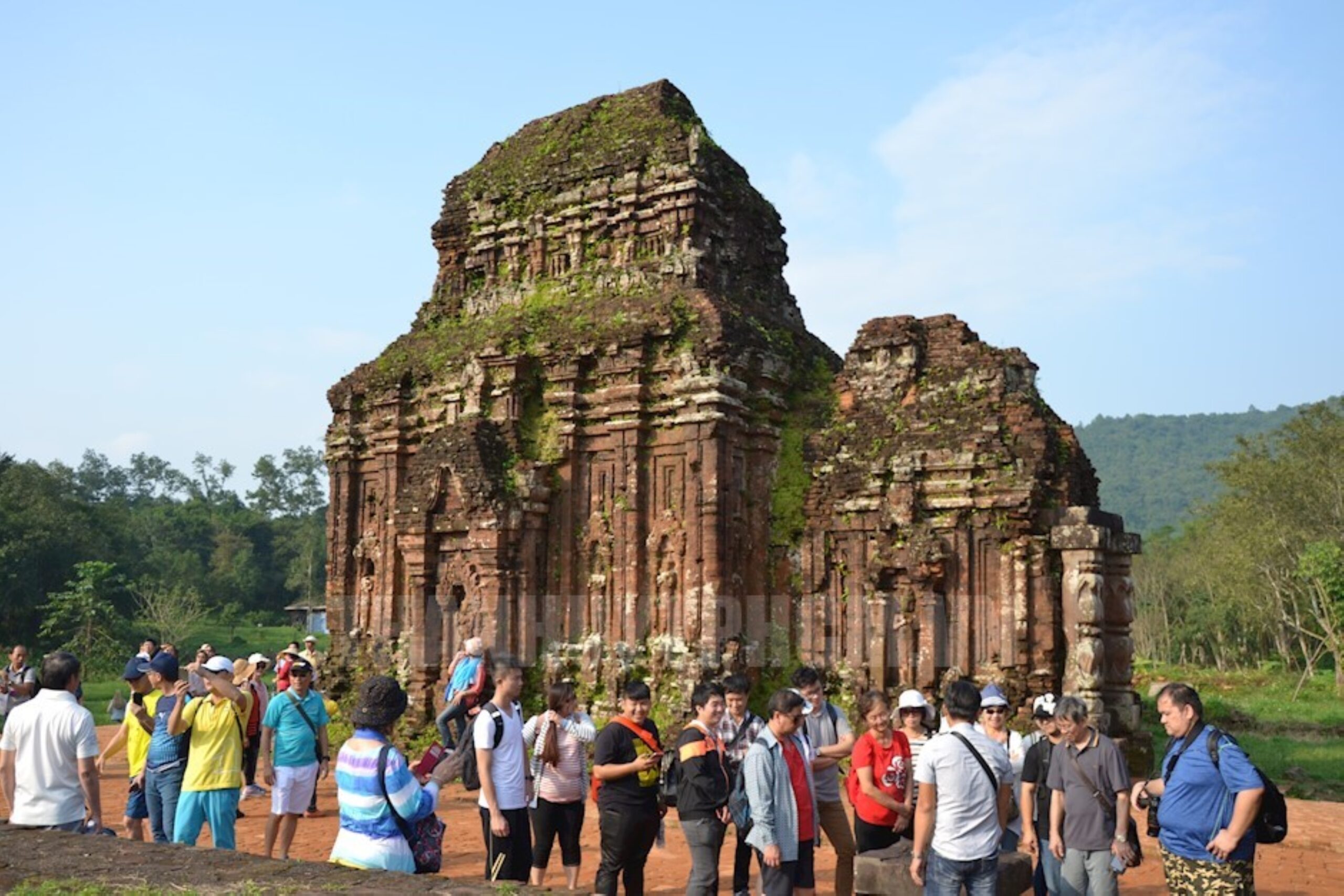 hoi an to my son limousine 16 seat journey